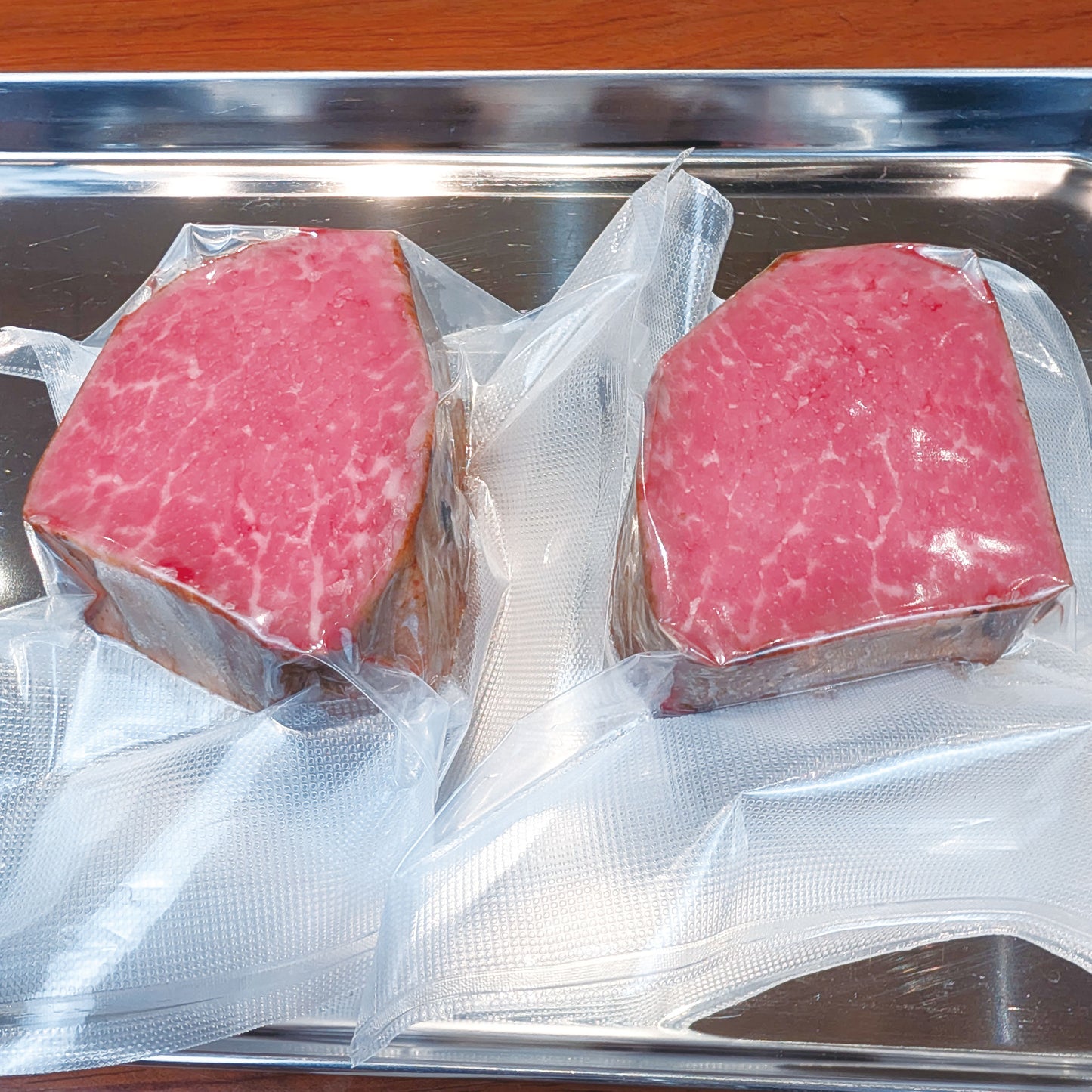 真空パックした御嘉 但馬牛シャトーブリアンのローストビーフ