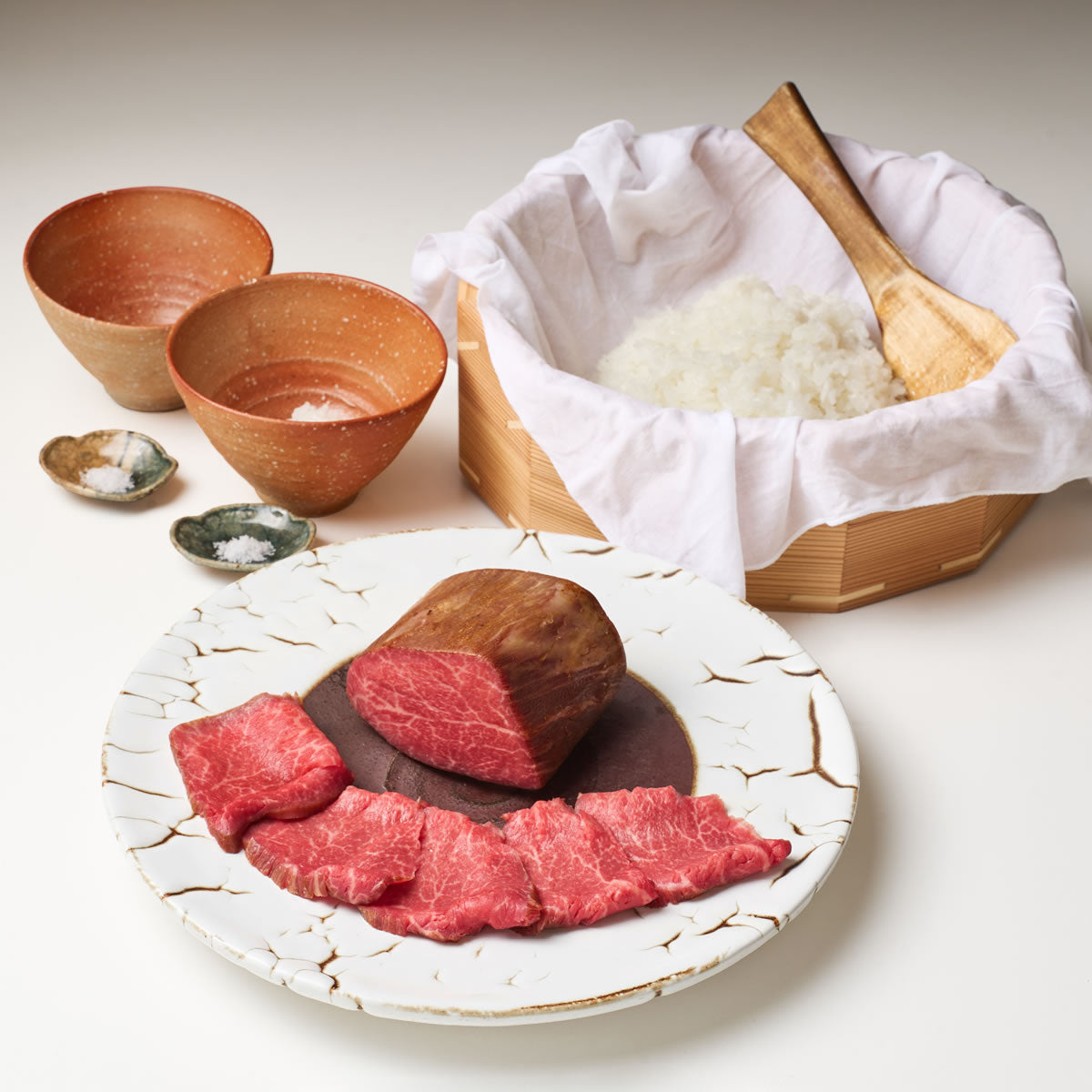 よろずおひつ・さらし・しゃもじとご飯、御嘉 但馬牛ローストビーフ